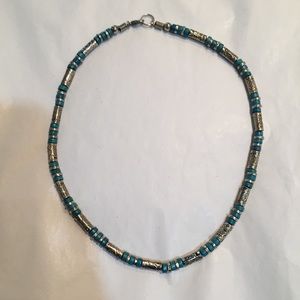 ♦️5/$5♦️Silver & turquoise beaded necklace